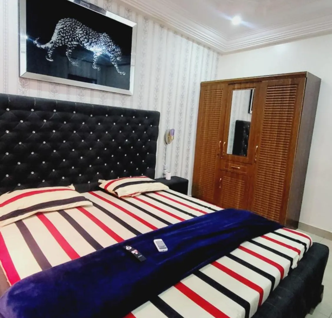 Studio Meuble Avec Wi-Fi Haut Debit A Ouest Foire Dakar Apartment